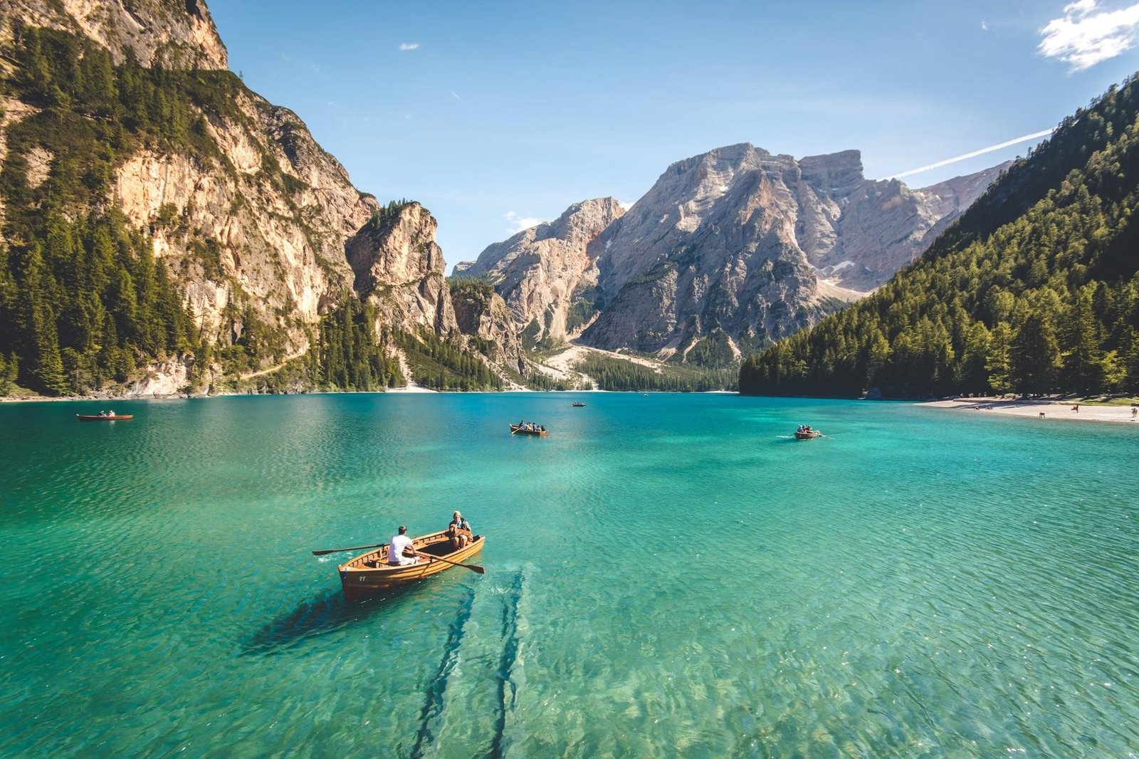 5 Essential Travel Hacks for Staying Connected Abroad Without Roaming Fees